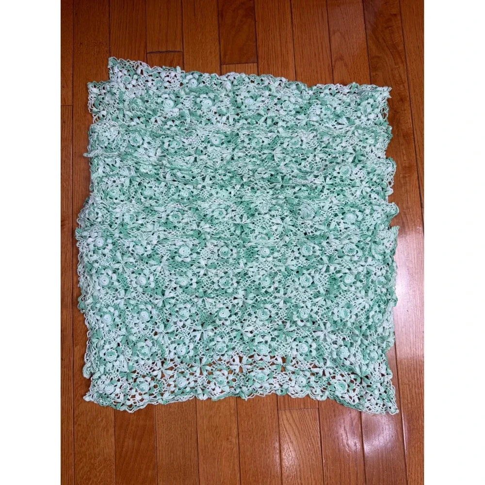 Vintage Handmade Crochet Lace Panels Green White Floral Rosette Set‎ of 6